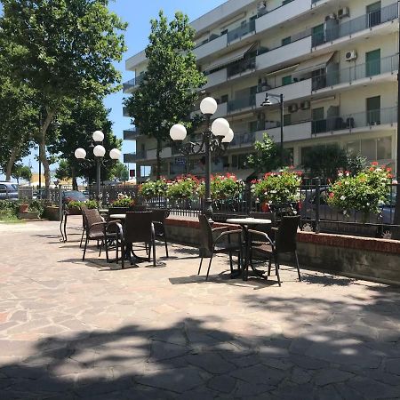 Hotel Darsena Cesenatico Exterior photo
