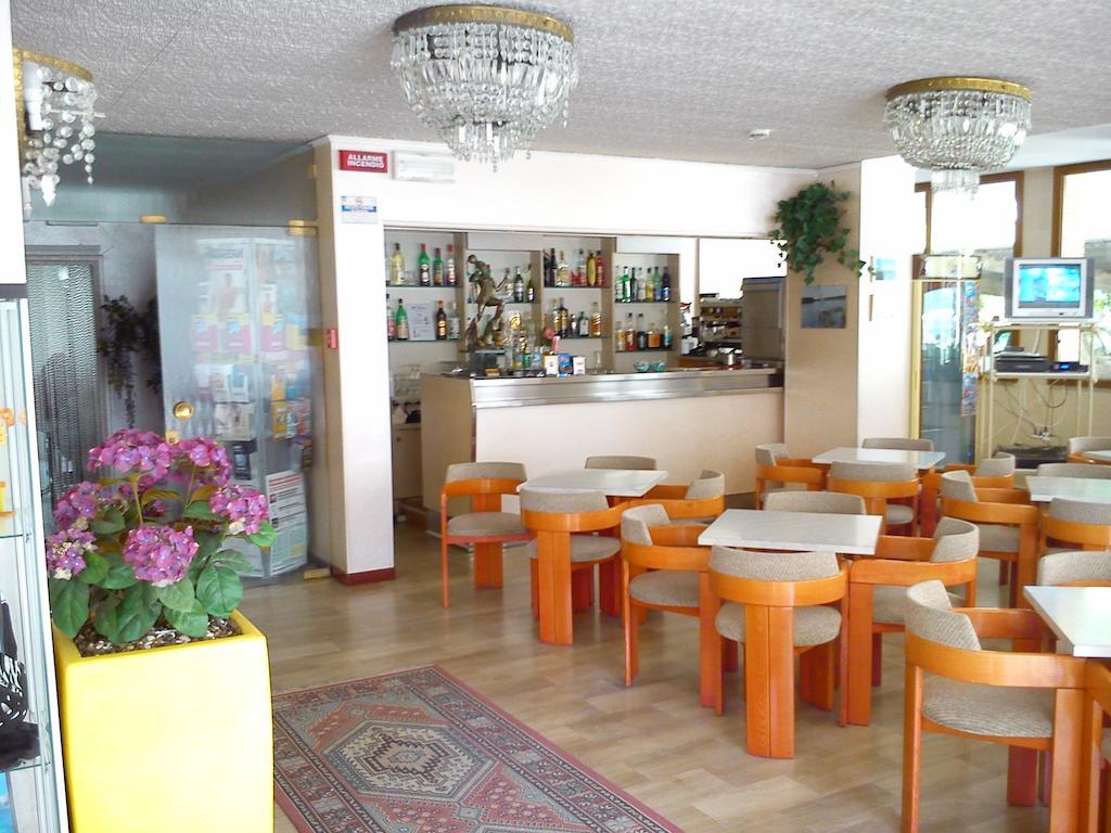 Hotel Darsena Cesenatico Exterior photo
